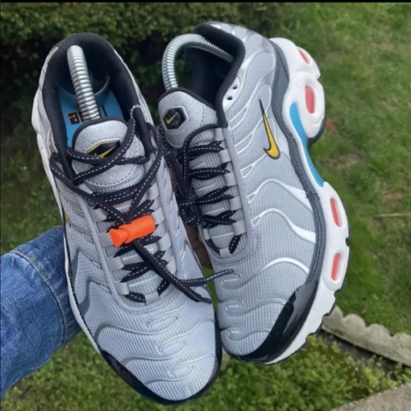 Nike Air Max Plus (GS) Metallic Silver/Speed Yellow 5Y, 6Y - Picture 5 of 8
